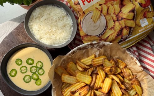 Felix Pommes Chips med tryffel- och parmesankräm och chili cheese dipp.