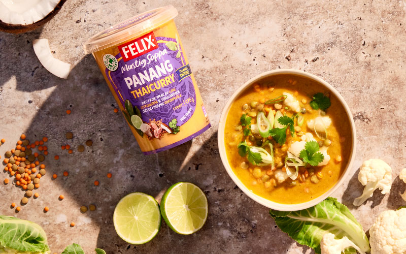 Panang thaicurry soppa i en skål - Felix